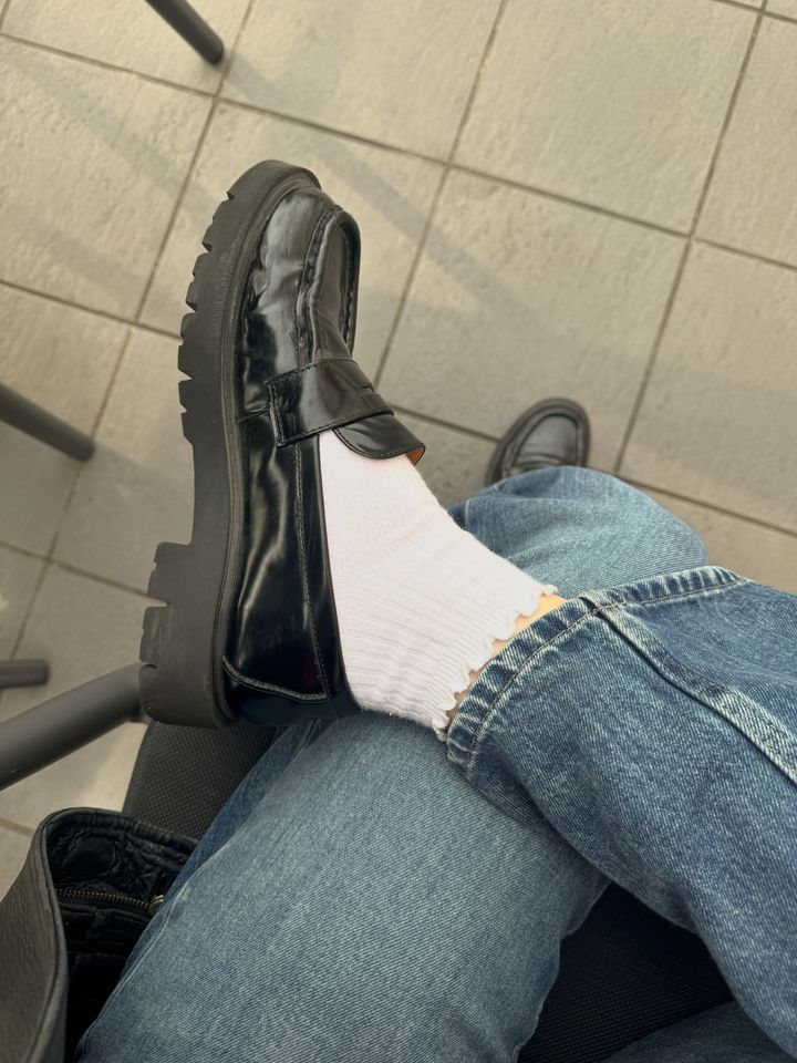 シンプルカジュアルコーデ「ユニクロのローファー」