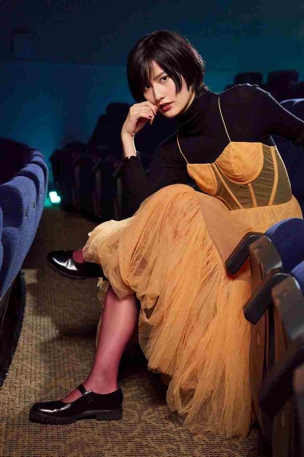 【写真を見る】ブライド風ドレスで“ブライド愛”を熱弁した橋本愛 [c]2026 Warner Bros. Entertainment Inc. All Rights Reserved.