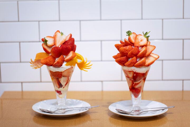 東京駅で旬のいちごを食べ比べ♪ 朝ごはんにも、締めパフェにも。フルーツざんまいの幸せに浸る「果実園リーベル 東京店」