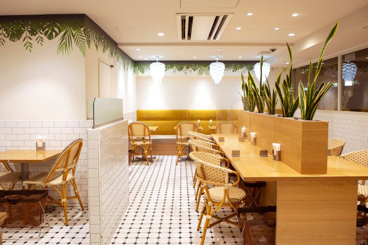 東京駅で旬のいちごを食べ比べ♪ 朝ごはんにも、締めパフェにも。フルーツざんまいの幸せに浸る「果実園リーベル 東京店」