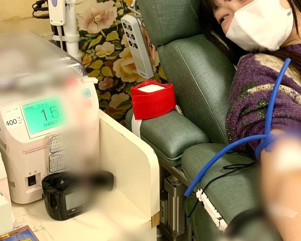 採血の様子。採血時間は「全血献血」でおよそ10～15分。思っていたよりあっという間に終了した