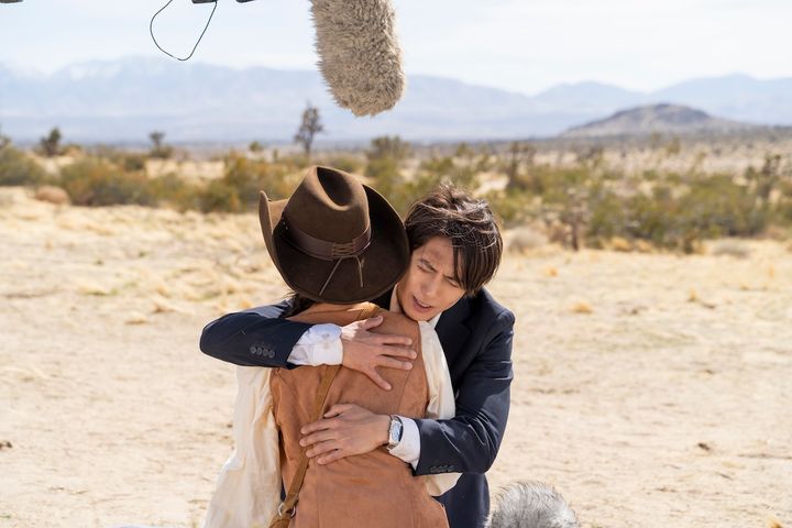 山下智久、8年ぶり映画主演『正直不動産』アメリカロケ 砂漠での“正直営業”に挑む