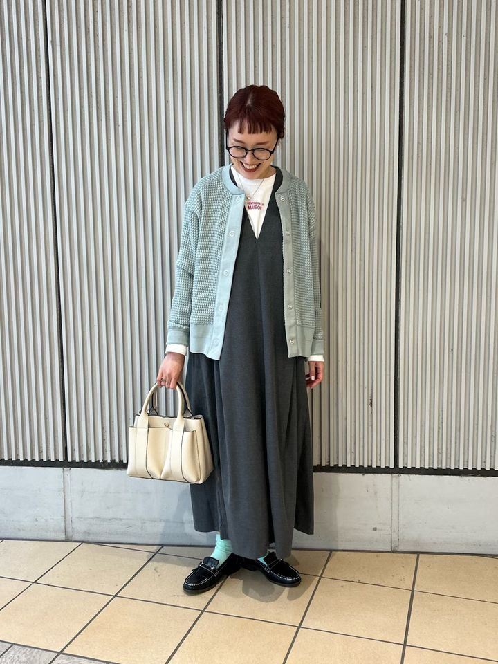 きちんと感のあるローファーで引き締めて