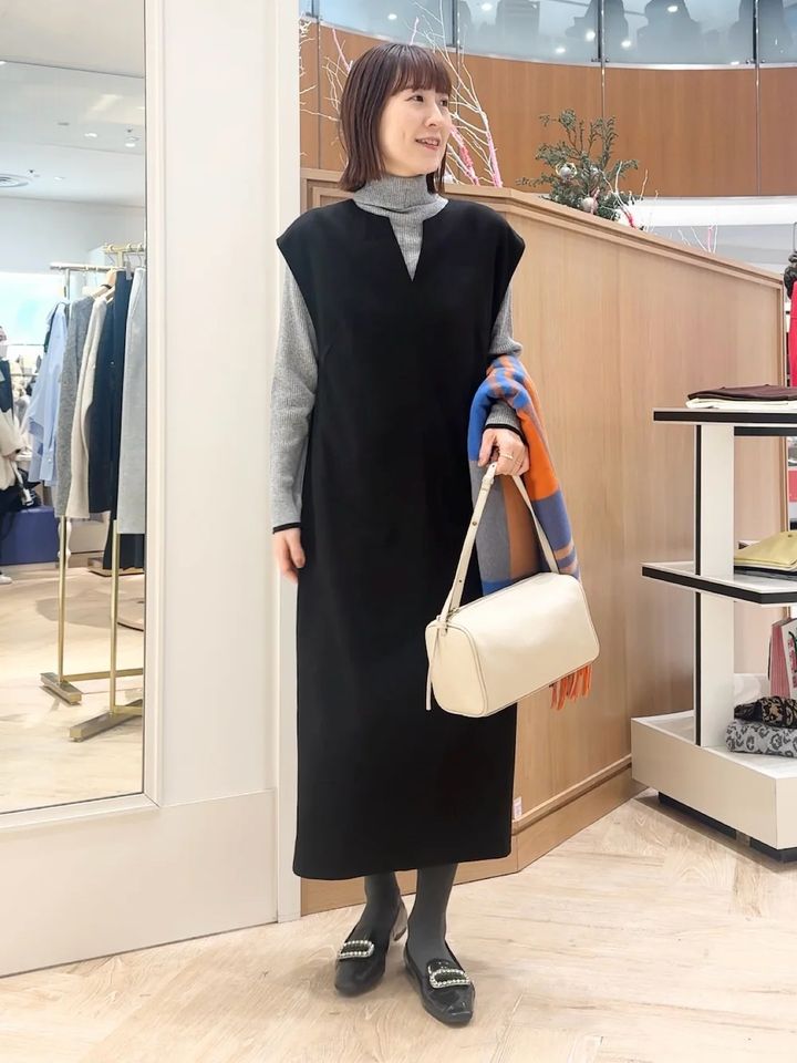 ビジューつきシューズで華やかさアップ