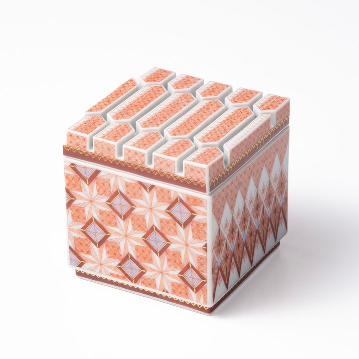 見附正康 赤絵細描角香炉 w6.6×d6.6×h7cm