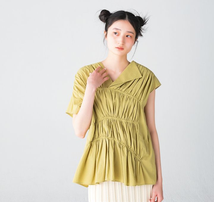 ソフトなテクスチャーのコットンジョーゼットを使用したプルオーバー。