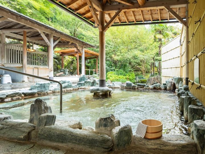 All About ニュース編集部が全国250人を対象に実施した「温泉地に関するアンケート」の調査結果から、1人旅で行きたいと思う「埼玉県の温泉地」ランキングを発表！ 2位「小鹿野温泉大竜寺源泉」を抑えた1位は？※画像はイメージです