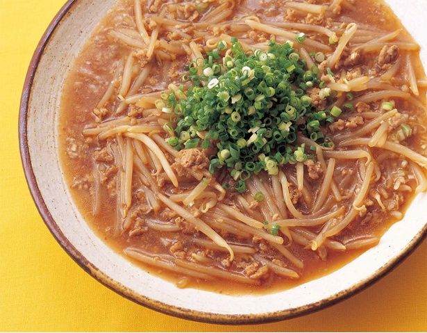 コクうまのピリ辛ソースがからんだもやしが絶品！ （C）レタスクラブ編集部