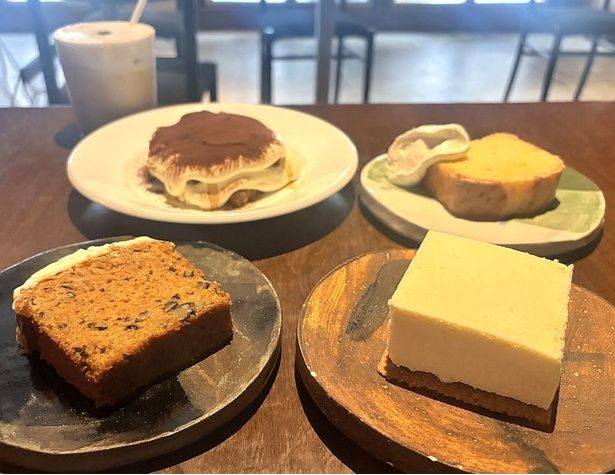 お休み前の至福の時間。人気のチーズケーキなど極上スイーツで幸せを味わう