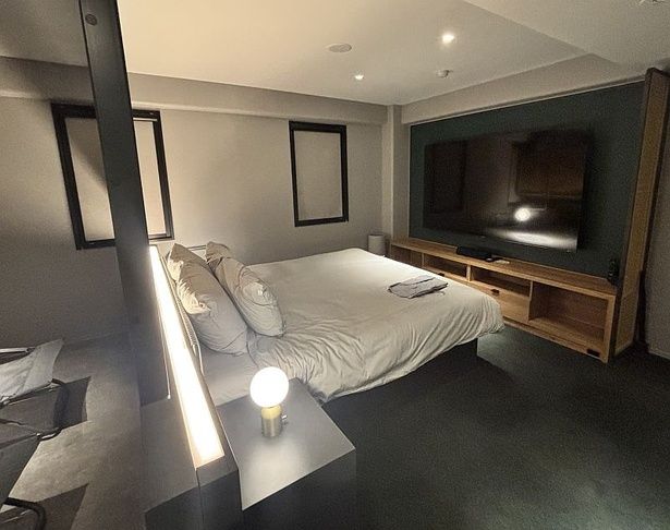 大型液晶テレビが設置されており、部屋での滞在も最大限に楽しめる！