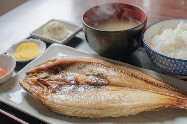 ほっけの干物の焼き魚 朝食 定食イメージ