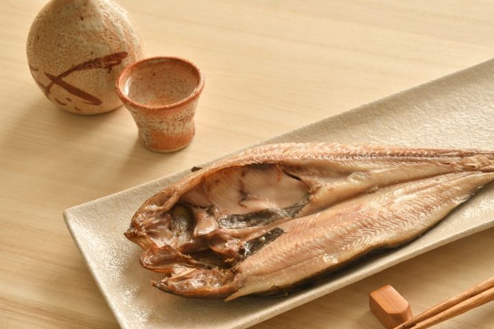 ほっけの干物の焼き魚と日本酒