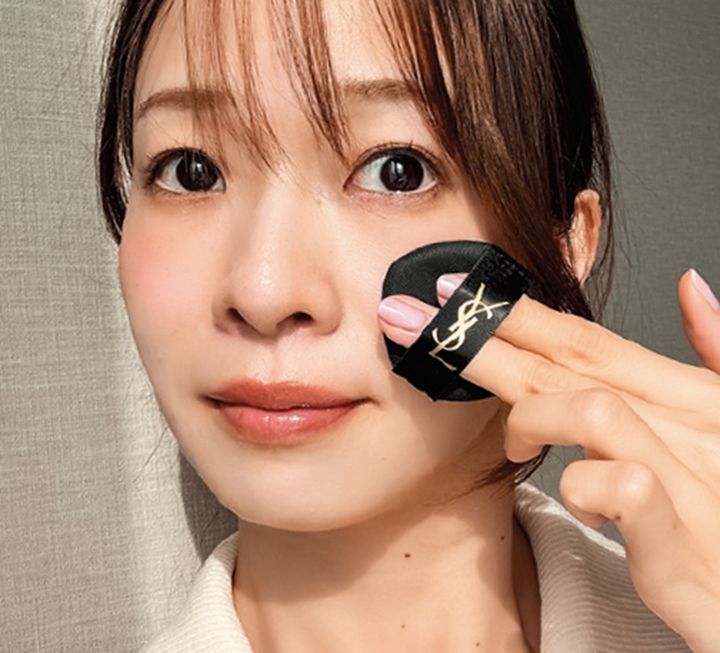 ① YVES SAINT LAURENT「オールアワーズ ブラークッション」