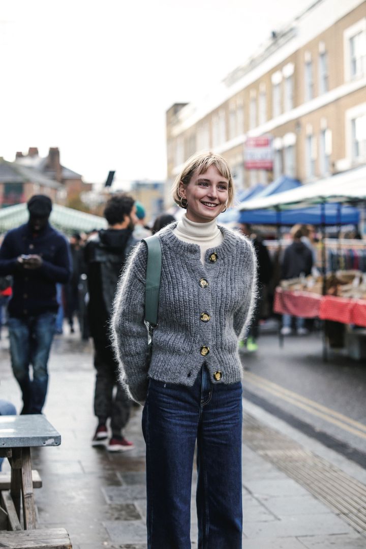 アウターはいらずだけど、肌寒い。そんな日におすすめの春先コーデ