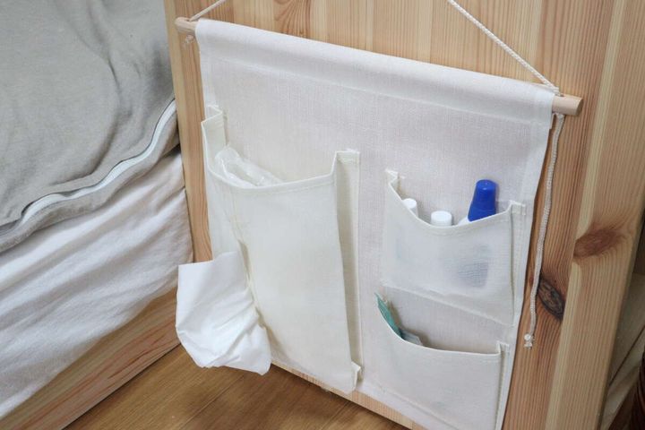 ダイソーのウォールポケット（ウッド、ティッシュケース付）を壁にかける