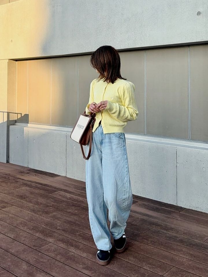 2026春大人女性おすすめカーディガンイエローデニムコーデ