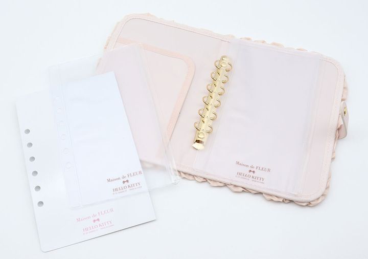 宝島社ムック付録のメゾン ド フルール×ハローキティのいちごマルチケース PINK4