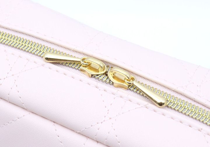 宝島社ムック付録のメゾン ド フルール×ハローキティのいちご宝物ケース PINK3