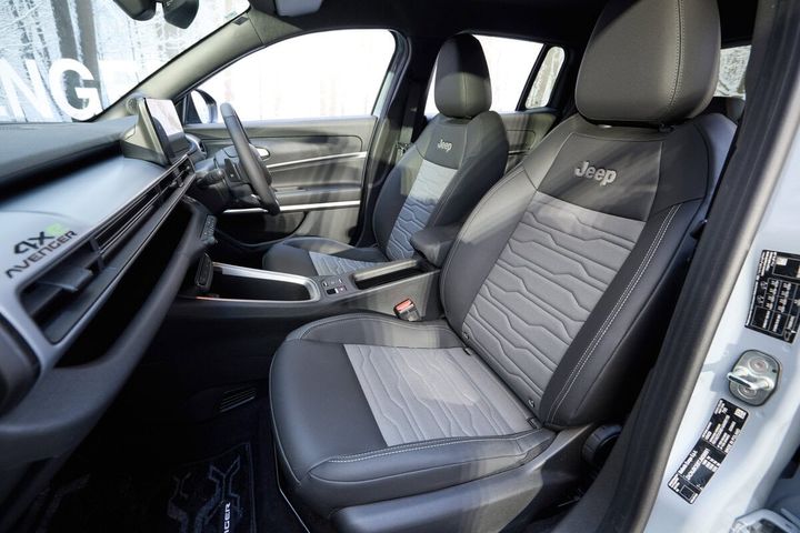 泥汚れを落としやすいウォッシャブルシートを採用