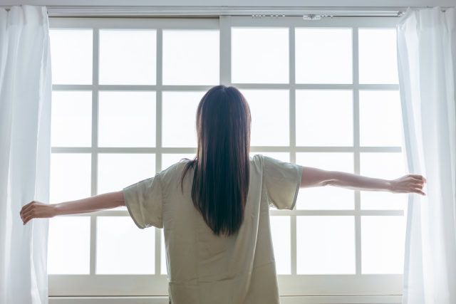 “吸う息”を意識した呼吸をする