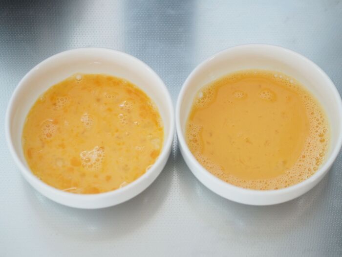 お箸とフォークで混ぜた卵の比較