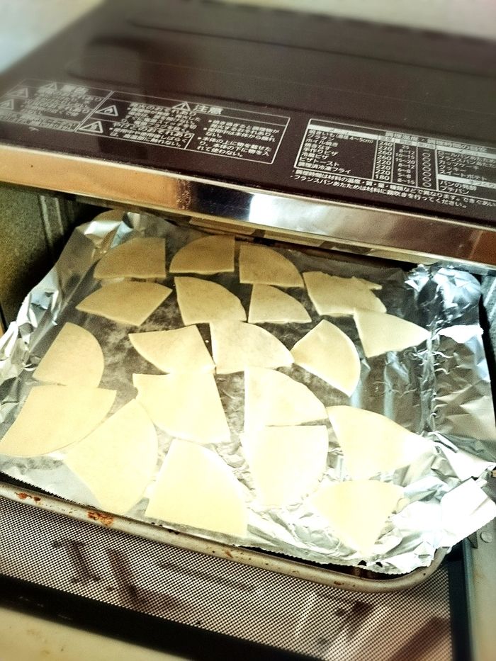 餃子の皮を焼く