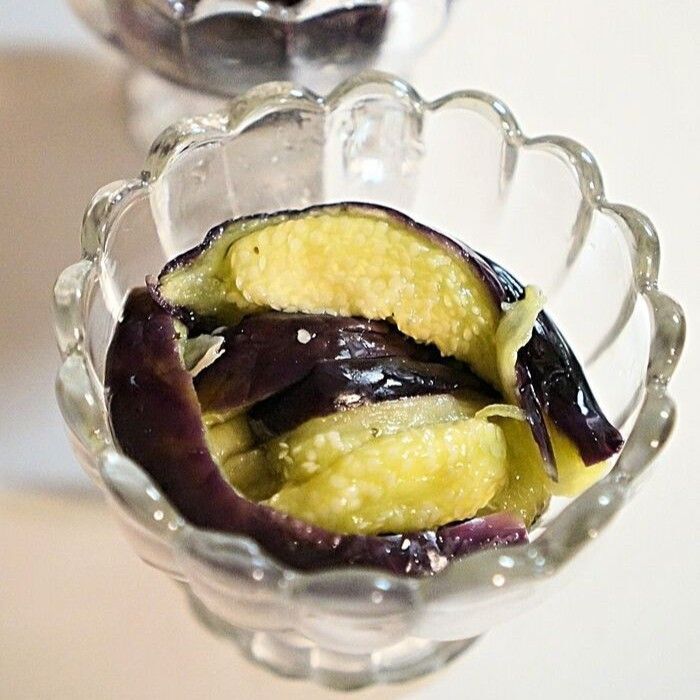 『なす』をまるごとレンチンしてみたら…甘くておいしい絶品おかずに大変身♪