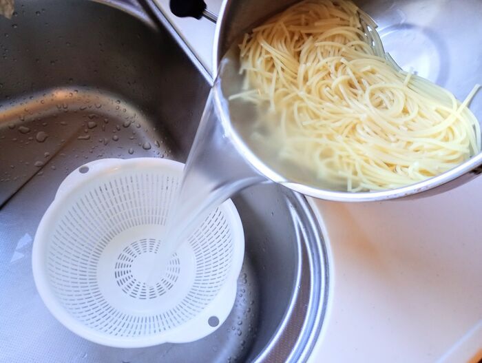 「爪楊枝」でパスタの湯切りができちゃった！？まさかの裏ワザ3選。知っておくと役立ちますよ♪