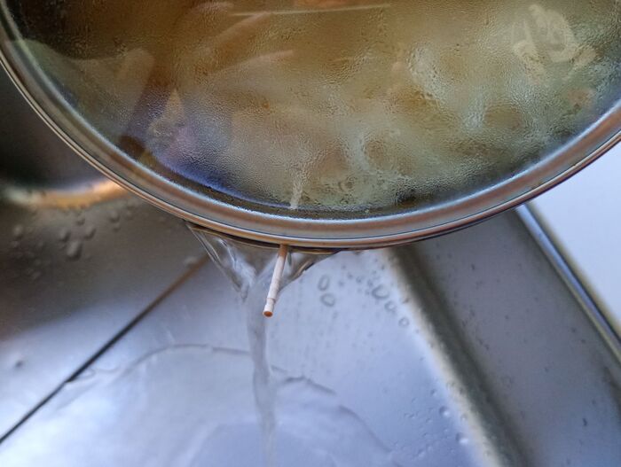 「爪楊枝」でパスタの湯切りができちゃった！？まさかの裏ワザ3選。知っておくと役立ちますよ♪