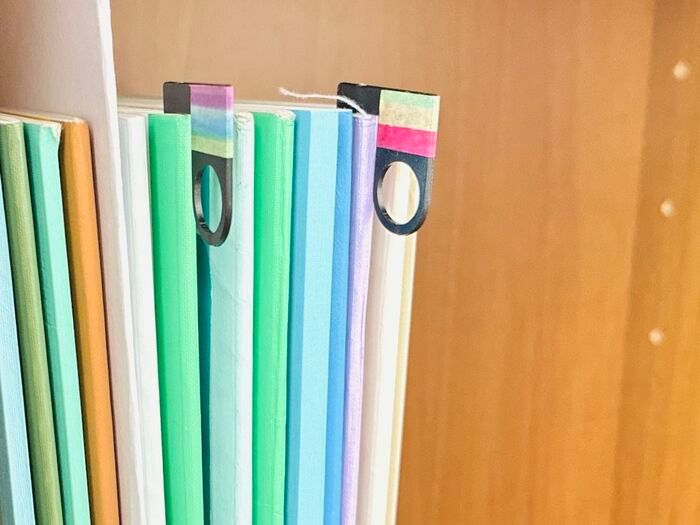 【セリア】ナゾの形状がミソ。挟むだけで…「あら、快適♡」ニッチだけど手放せなくなるかも〜