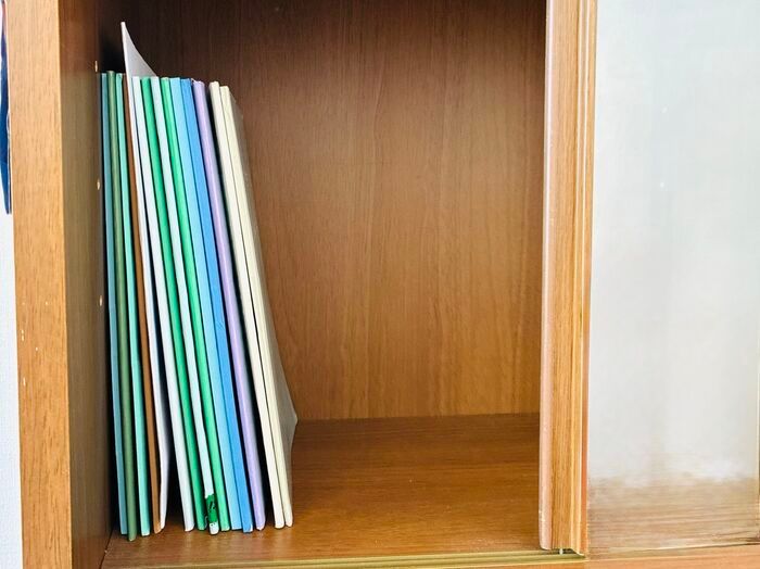 【セリア】ナゾの形状がミソ。挟むだけで…「あら、快適♡」ニッチだけど手放せなくなるかも〜