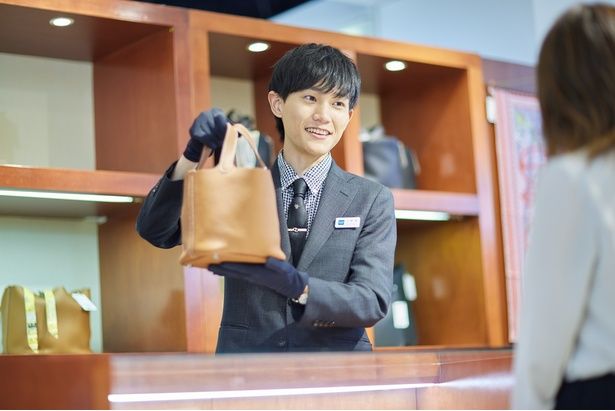 研修を受けた鑑定士が丁寧に対応。買取の相談も気軽にできる