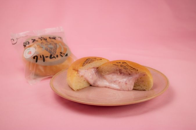 パンのフェス2026 in ららぽーと福岡／パン工房ぐるぐる_完熟いちごと奥久慈卵のとろ～りクリームパン
