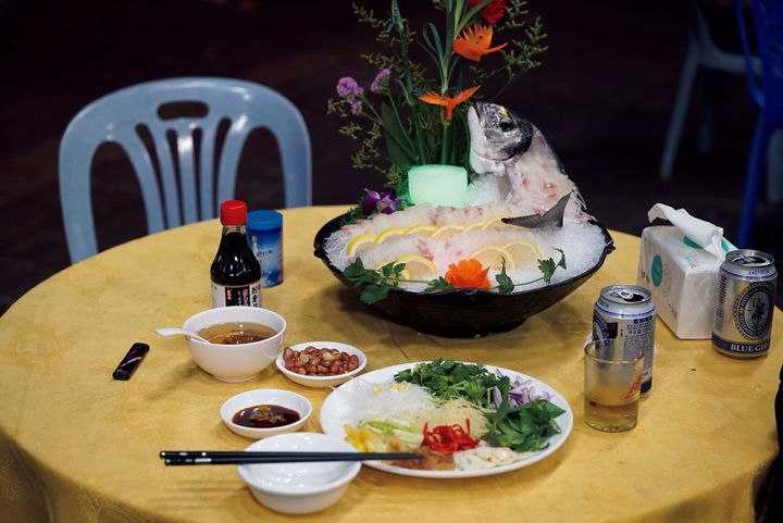 港町の新鮮な刺し身