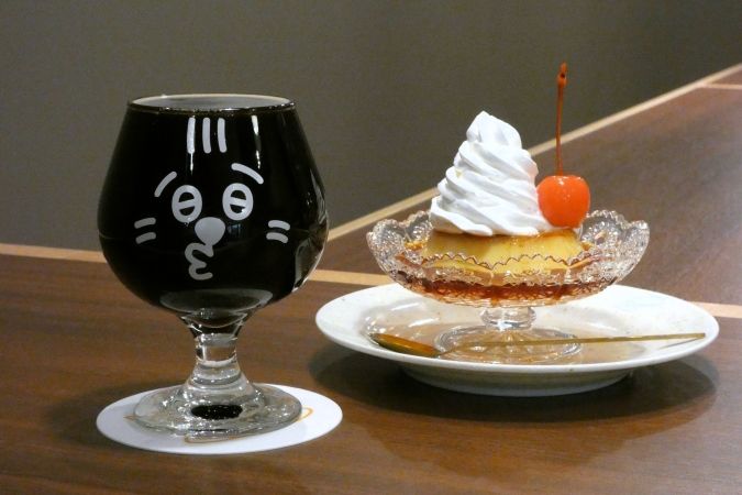 麦酒喫茶キチィ オリジナルビールとプリン