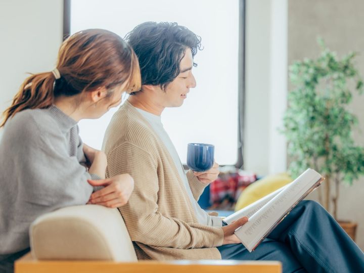 静岡県静岡市在住・32歳男性が実家暮らしを選ぶ理由とは？ All About ニュース編集部が実施した「実家暮らし」に関する調査から、現在実家暮らしをしている人の生活費や将来の計画などを紹介します。