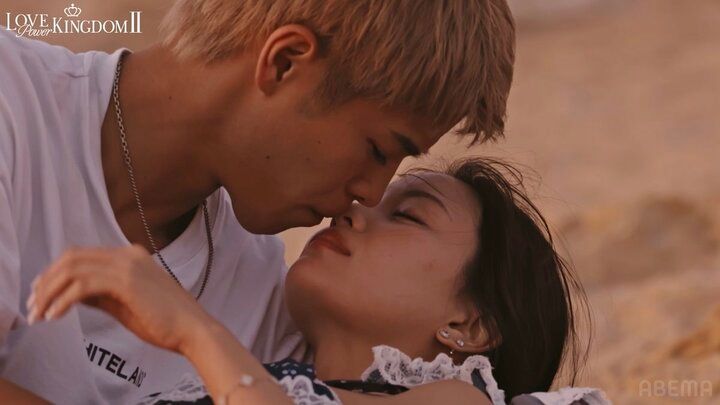 【写真・画像】穴あき水着の“わがままボディ”27歳美女、びしょ濡れ姿に「すげぇなこれ」の声 3枚目