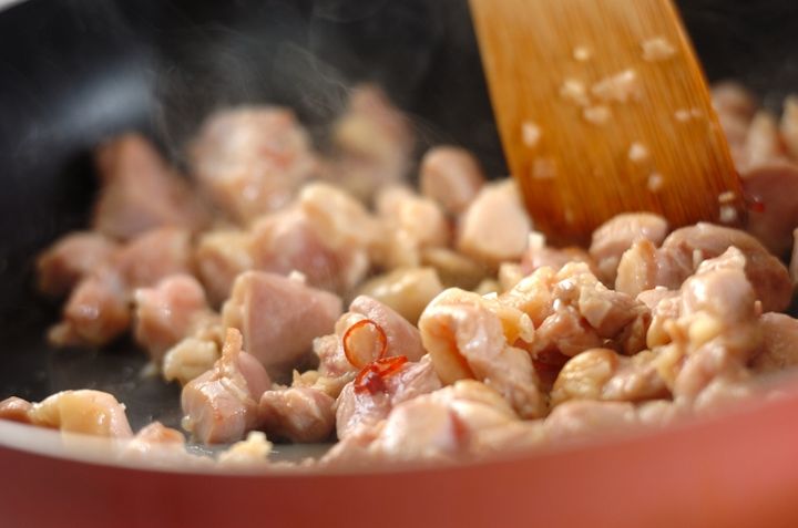 お手軽ガパオのレシピ 本格的なタイの味わいを再現 by山下 和美さんの作り方1