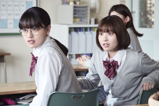 皐の友人を演じる上坂樹里と上原あまね [c]2026『山口くんはワルくない』製作委員会 [c]斉木 優／講談社