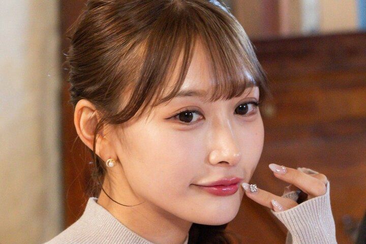 【写真・画像】9頭身美女と元JR駅員、夜の岩場で3度の“おかわりキス”「お姫様にします」 1枚目