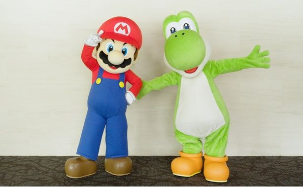 マリオとヨッシーも「スーパーマリオシアター」への来場を楽しみにしている [c] 2025 Nintendo and Universal Studios. All Rights Reserved.