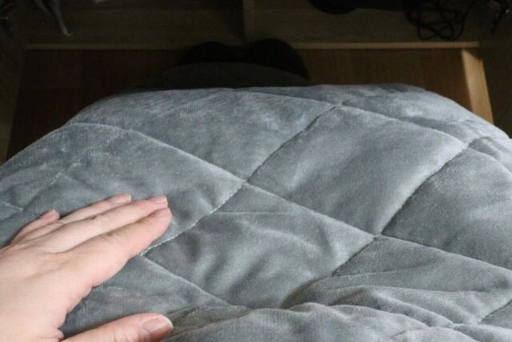 ダイソー USB式ひざ掛け（LGY） 使用例