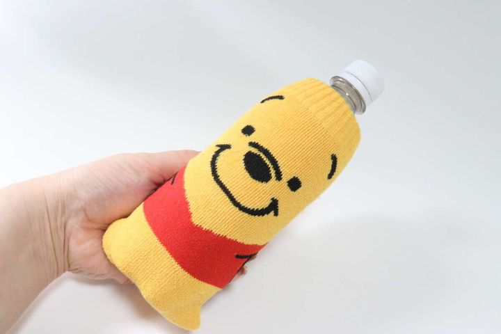 のびるニットボトルホルダー（くまのプーさん） サイズ感