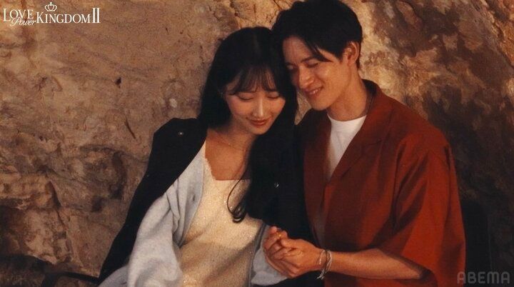 【写真・画像】元AKB、押し倒され濃厚キス…”20秒キス”で話題のRISE王者と「ずっとこうしてたい」 3枚目