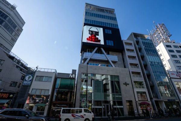 【東京都渋谷区】インターナショナルファッションブランド「Desigual」が渋原VISIONでCMを放映中