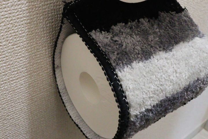 ダイソーのトイレペーパーホルダーカバーの使用例