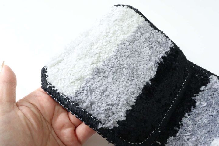 ダイソーのトイレペーパーホルダーカバーの質感