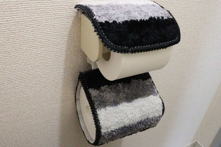 ダイソーのおしゃれなトイレペーパーホルダーカバー