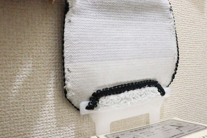 ダイソーのトイレペーパーホルダーカバーを取り付ける