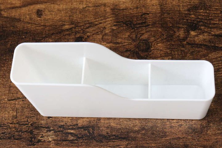 セリアのスリムタイプコスメスタンドの中